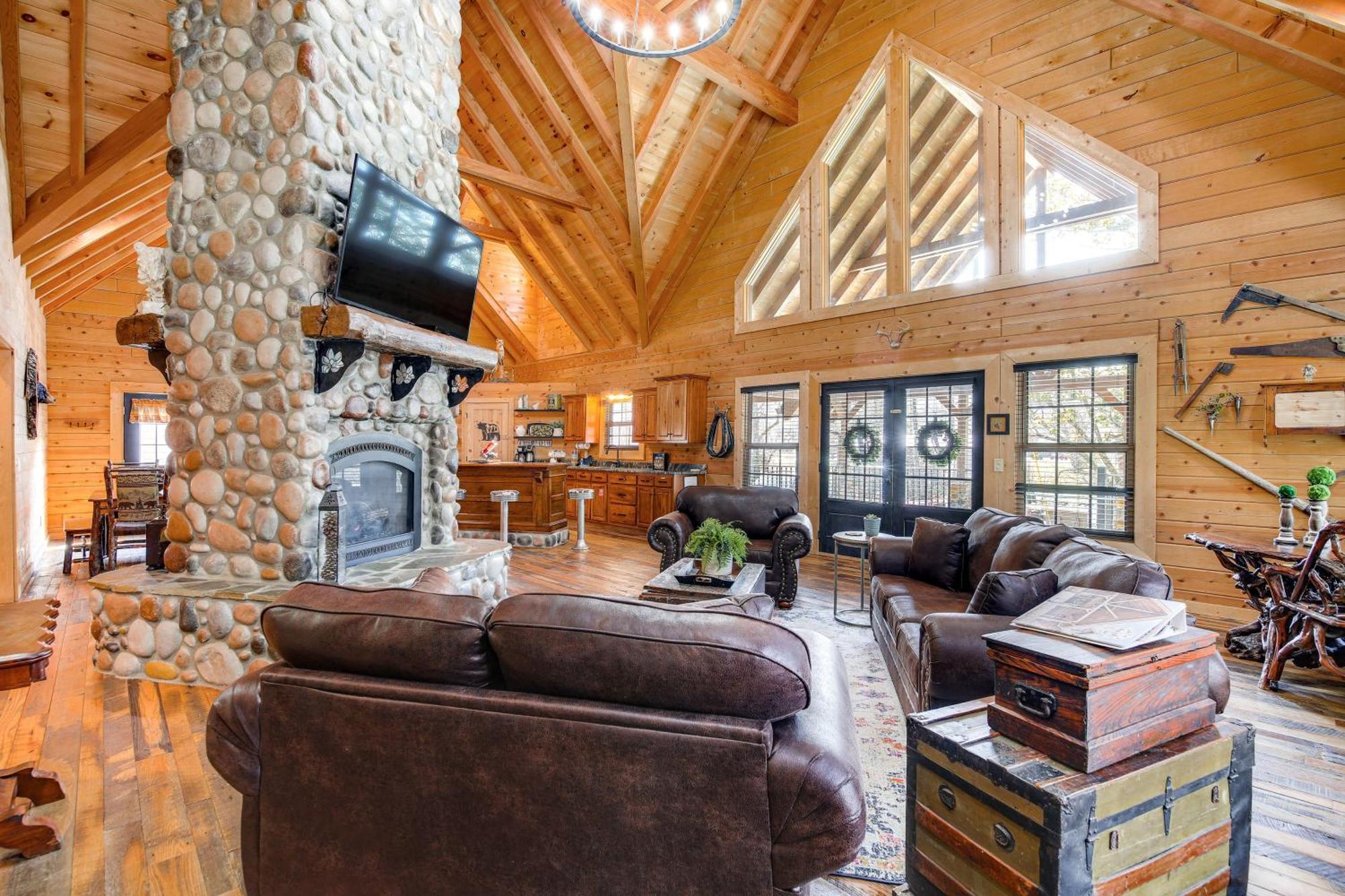 Riverfront Cabin With Hot Tub - 3 Miles To Dollywood 비둘기 포지 외부 사진