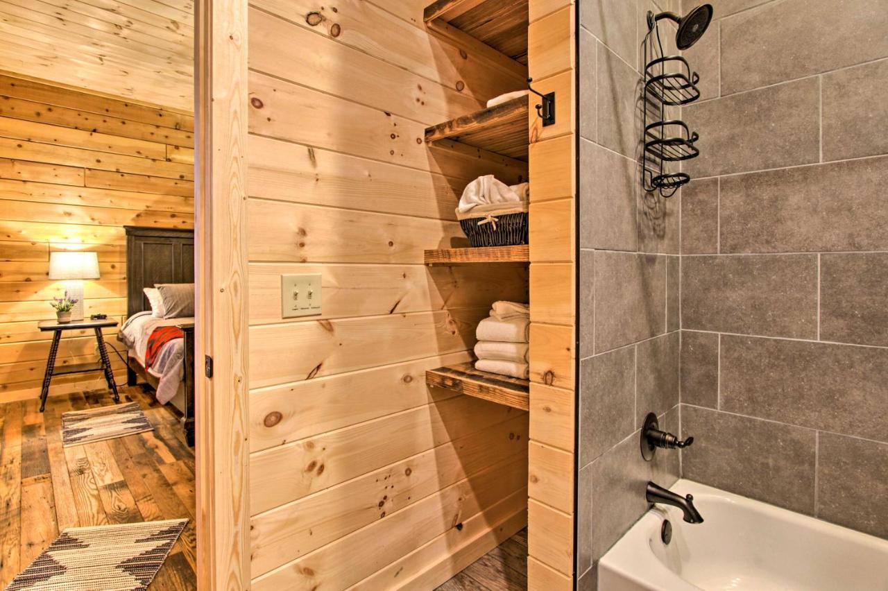 Riverfront Cabin With Hot Tub - 3 Miles To Dollywood 비둘기 포지 외부 사진