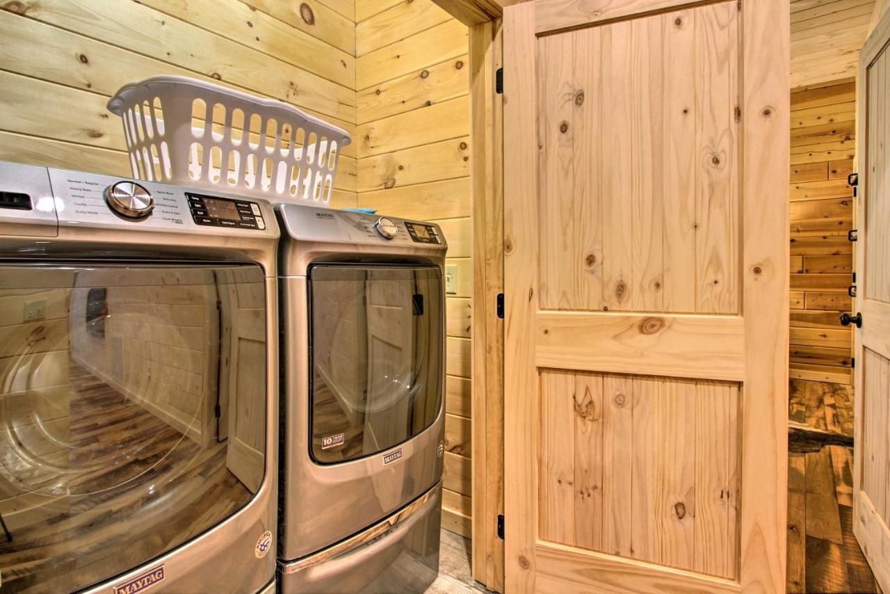 Riverfront Cabin With Hot Tub - 3 Miles To Dollywood 비둘기 포지 외부 사진